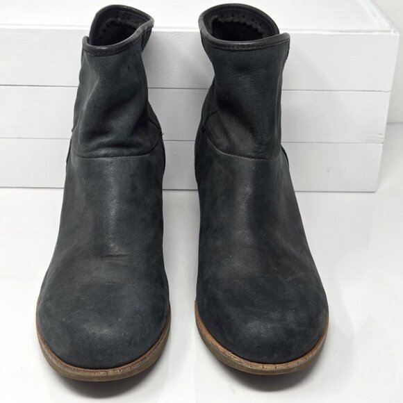 Uggs Womens 7 Ankle Boots Booties Black Leather Stacked Heel Pull Ons Darling - Picture 3 of 10